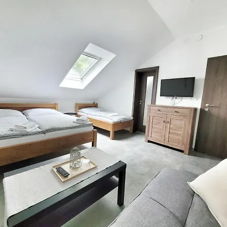 Restaurace Ostrov Πανσιόν 3*